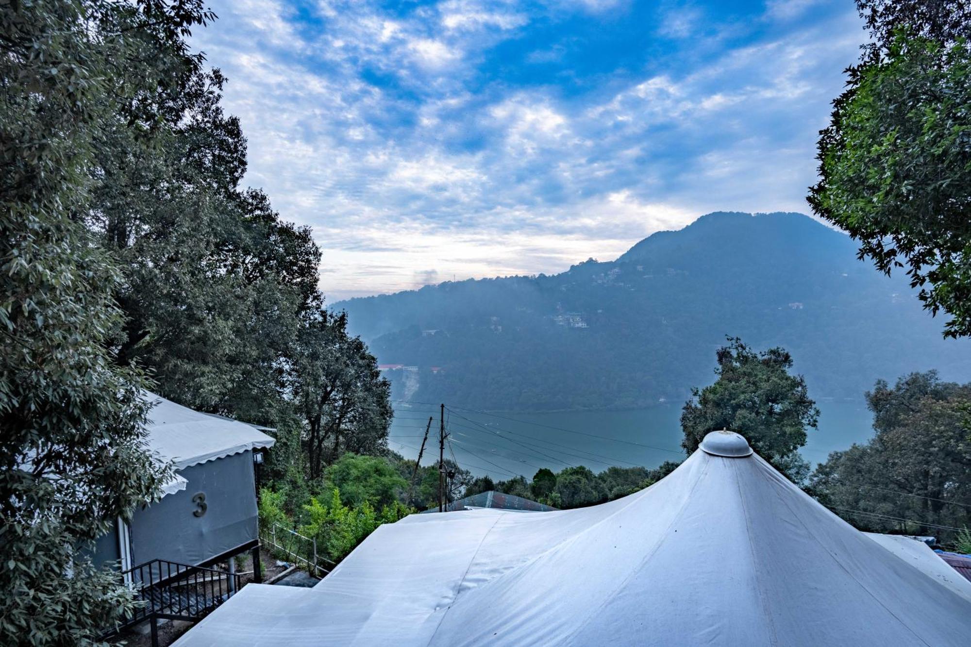 The Whispering Oaks Hotel Nainital Exterior photo