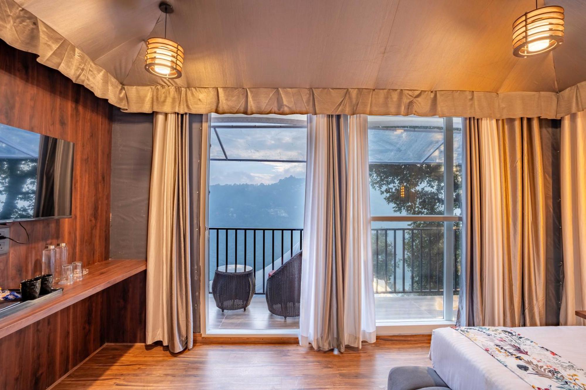 The Whispering Oaks Hotel Nainital Exterior photo