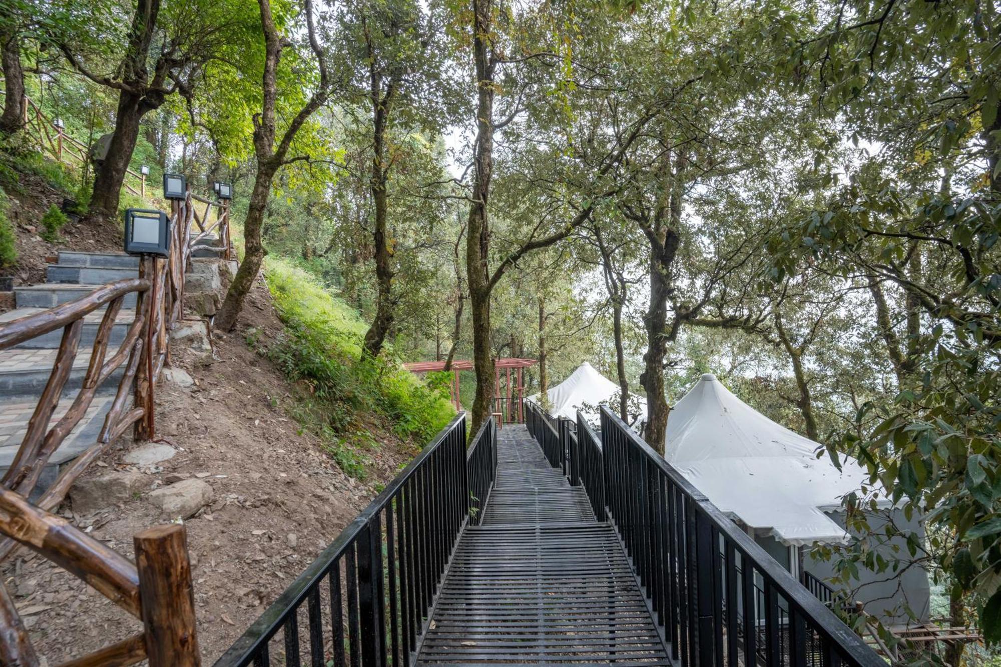 The Whispering Oaks Hotel Nainital Exterior photo