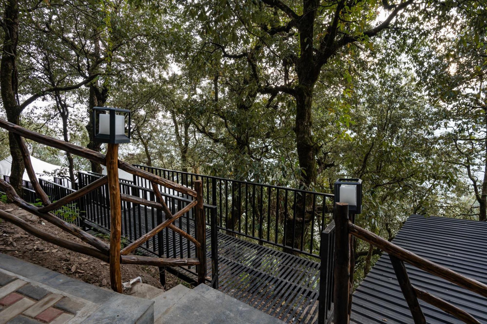 The Whispering Oaks Hotel Nainital Exterior photo