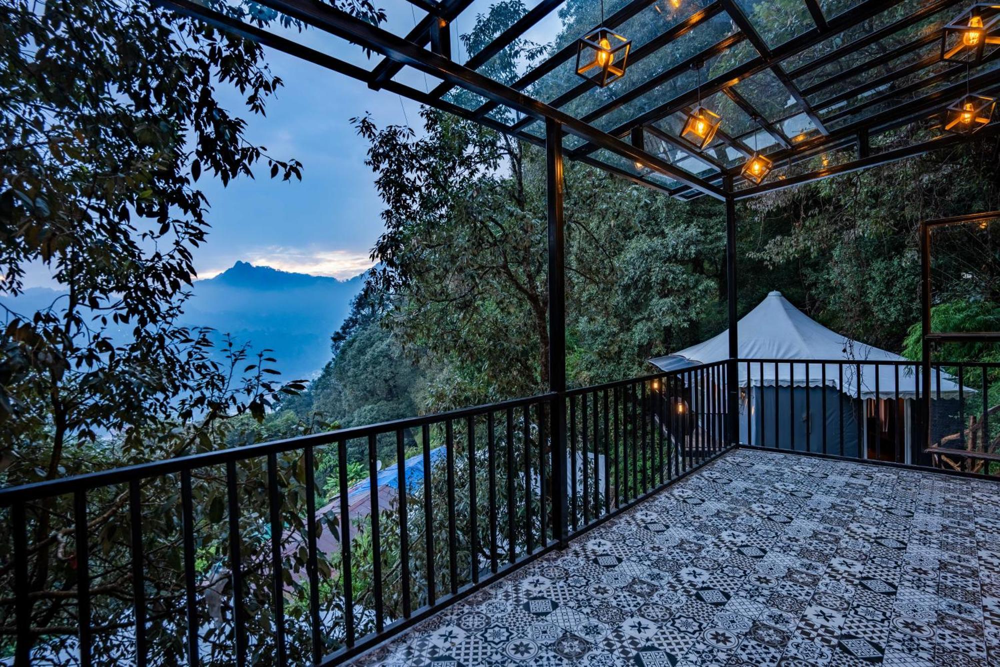 The Whispering Oaks Hotel Nainital Exterior photo