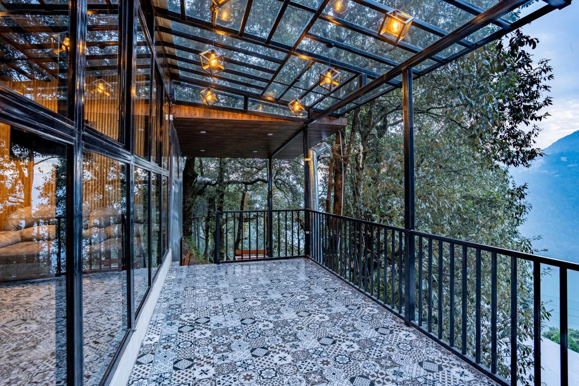 The Whispering Oaks Hotel Nainital Exterior photo