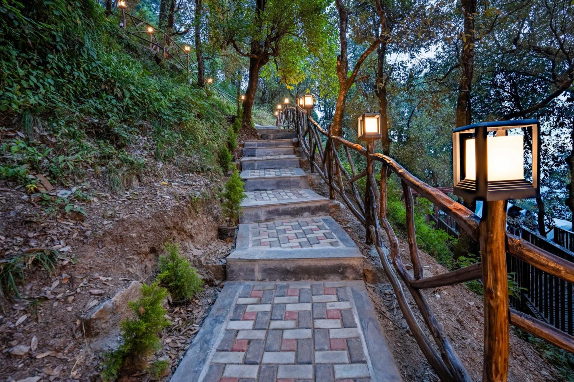 The Whispering Oaks Hotel Nainital Exterior photo