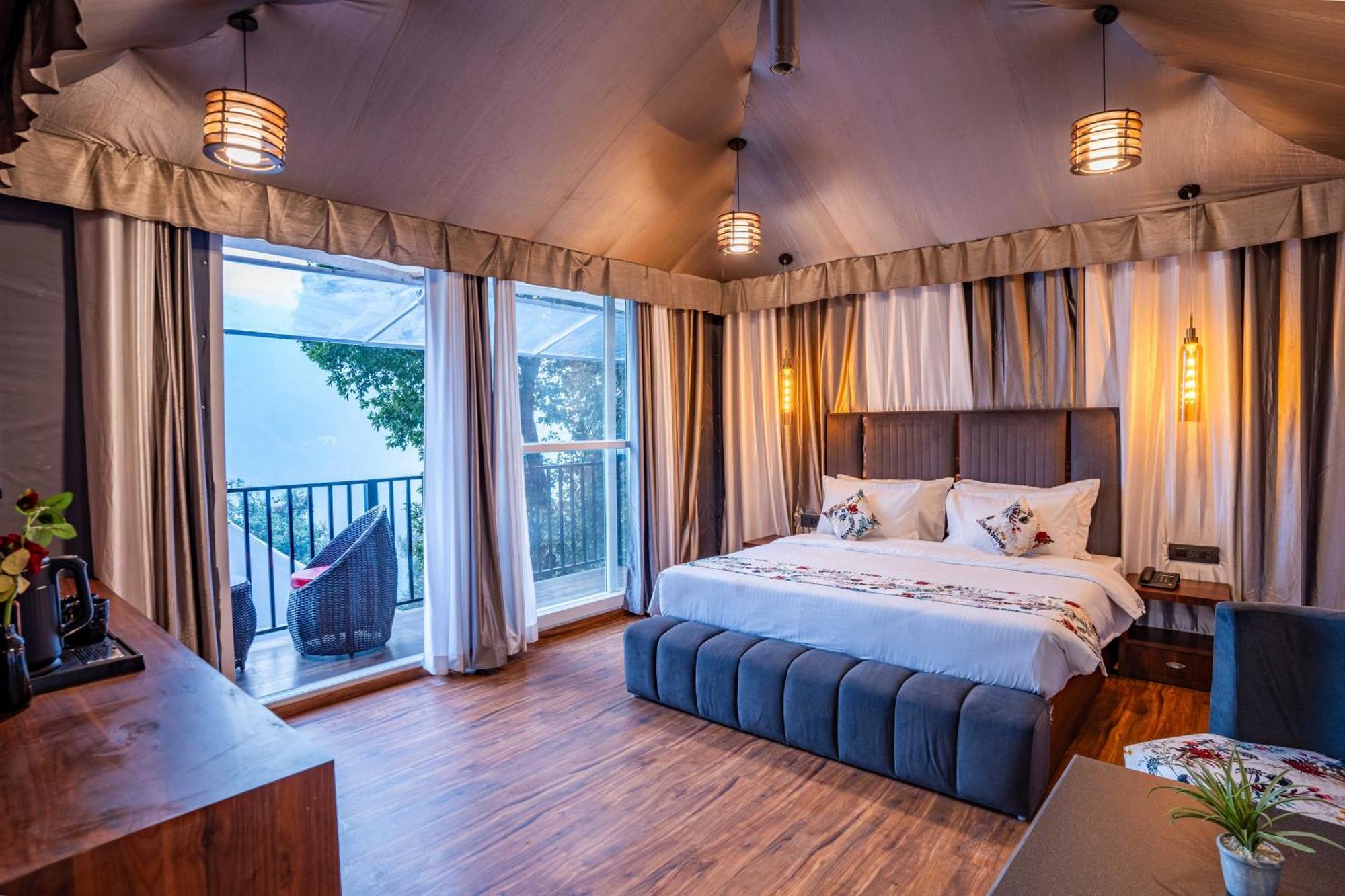 The Whispering Oaks Hotel Nainital Exterior photo